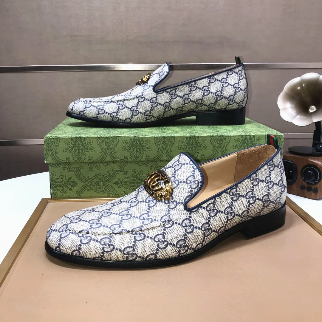 Men's shoes💰500💰Italy's top luxury men's shoe giant (GUCCI) (Gucci) (full cowhide lining) new arrival🍃Original European style🔰 Pleasant to the eye😍In order to make the shoes more durable and non-deformable🌀The production continues to follow traditional methods but there is still no lack of innovation💪Choose original sheepskin for the leather♻️ Smooth and natural And extra bright ⭐Made of imported cowhide, the first choice of rich people 38-45 (45 customized)